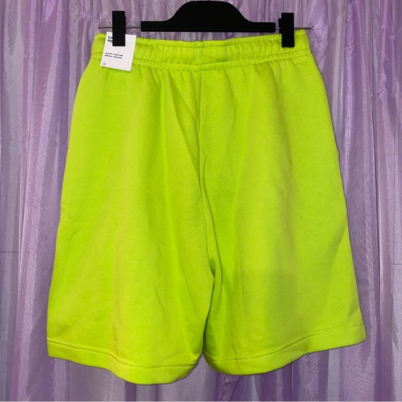 Nike Loose Fit High-Rise Green Sweat Shorts - Picture 2 of 4
